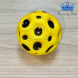 Pelota Antiestres Espichable Huecos Negros Colores Surtidos